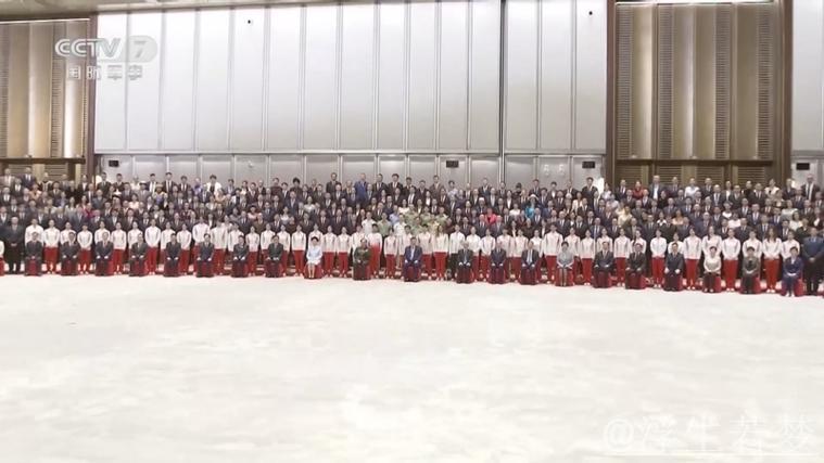 习近平接见全国群众体育先进单位、先进个人代表和全国体育系统先进集体、先进个人代表