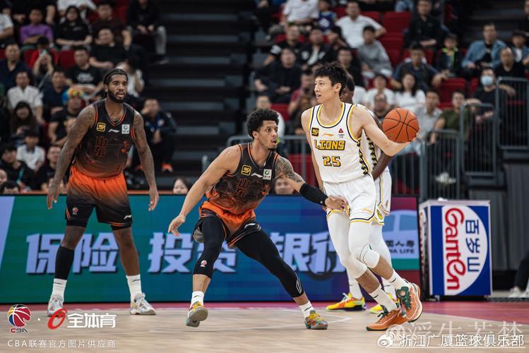 CBA新赛季首战 浙江方兴渡迎开门红